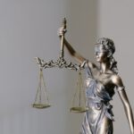 kobieta z wagą - prawo - tłumaczenia prawne