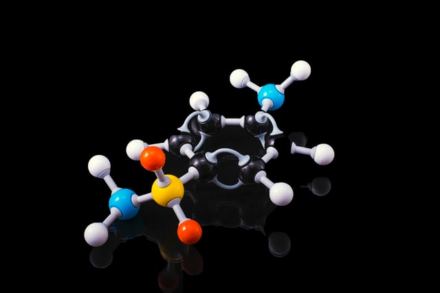Molekuła - model wzoru strukturalnego - tłumaczenia kart charakterystyki