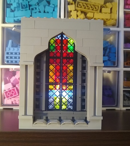 Przezierny witraż z klocków Lego